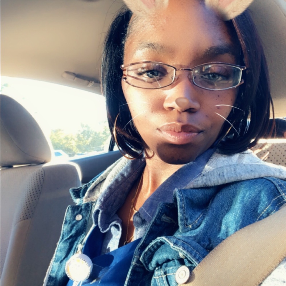 Meet your Posher, Alydia